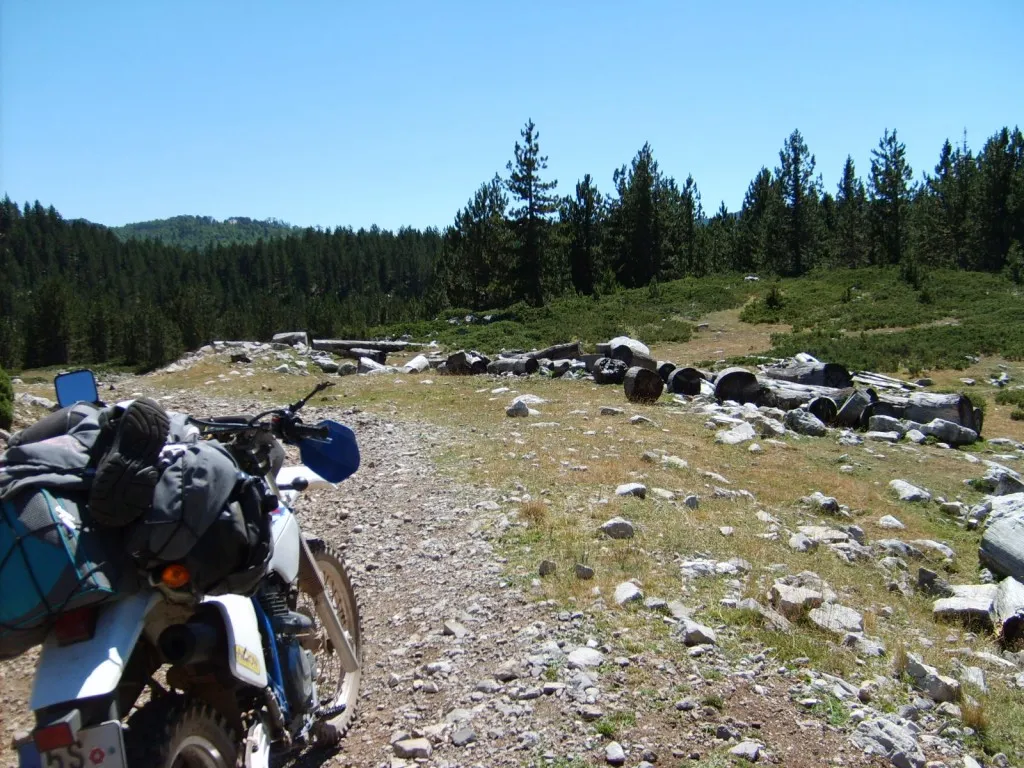 Suzuki on dirty road