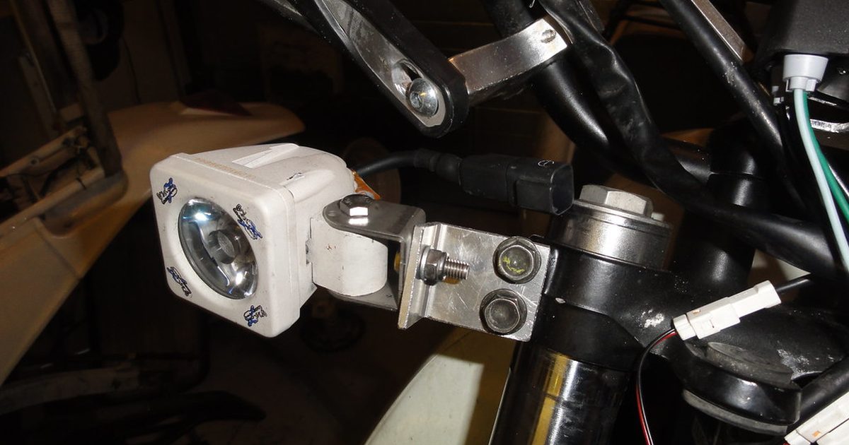 Installing a set of Xvision Solopods on the Suzuki DR350