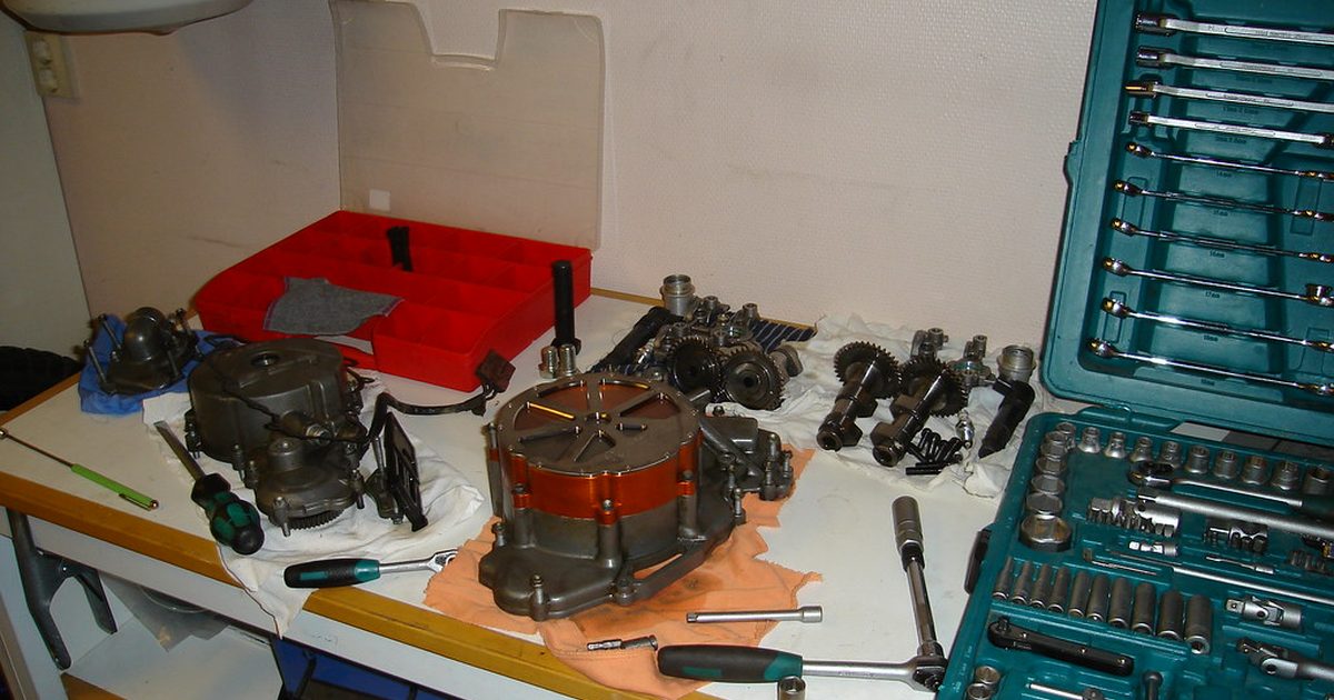 Progress on the cam chain replacement