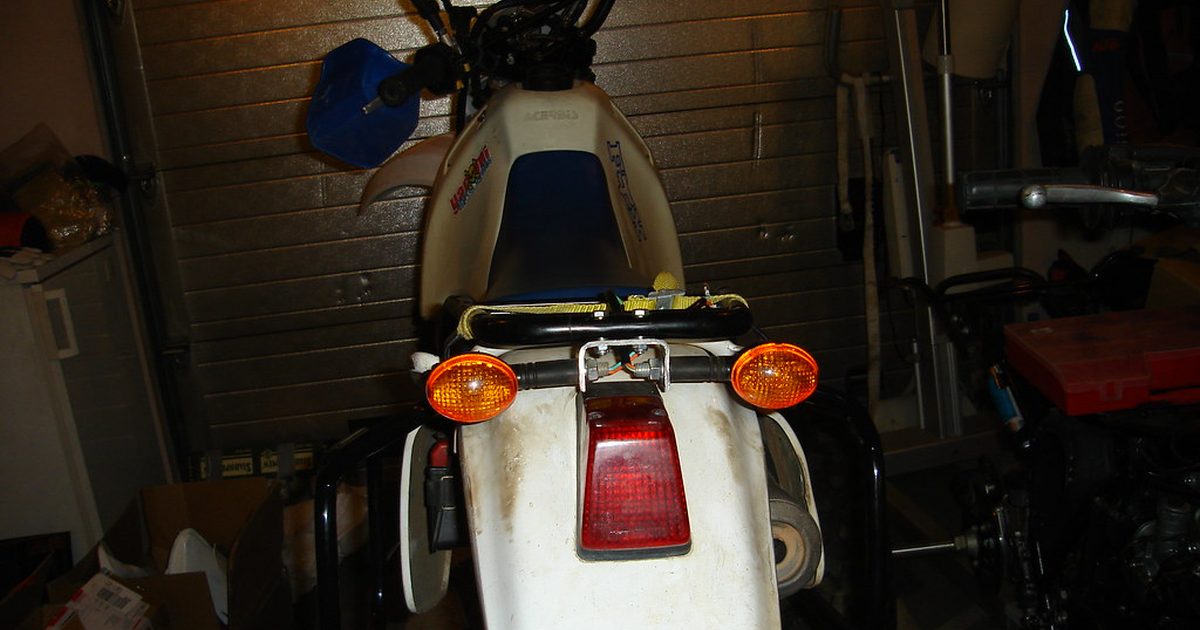 Suzuki DR 350 Rear Indicator Relocation